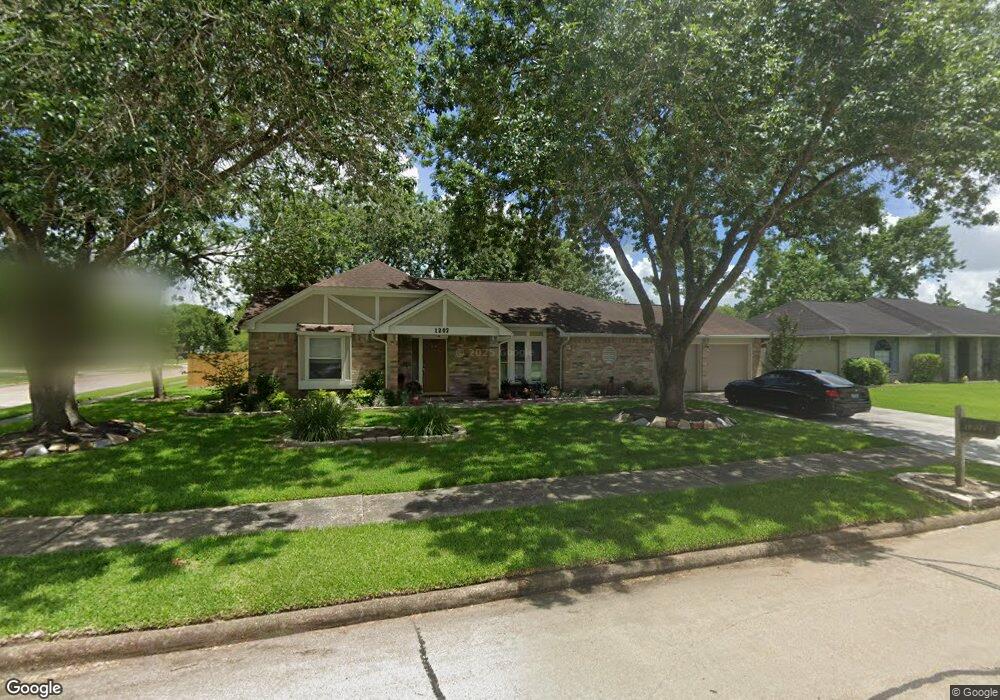 1202 Oak Hollow Dr, Friendswood, TX 77546 - photo 1