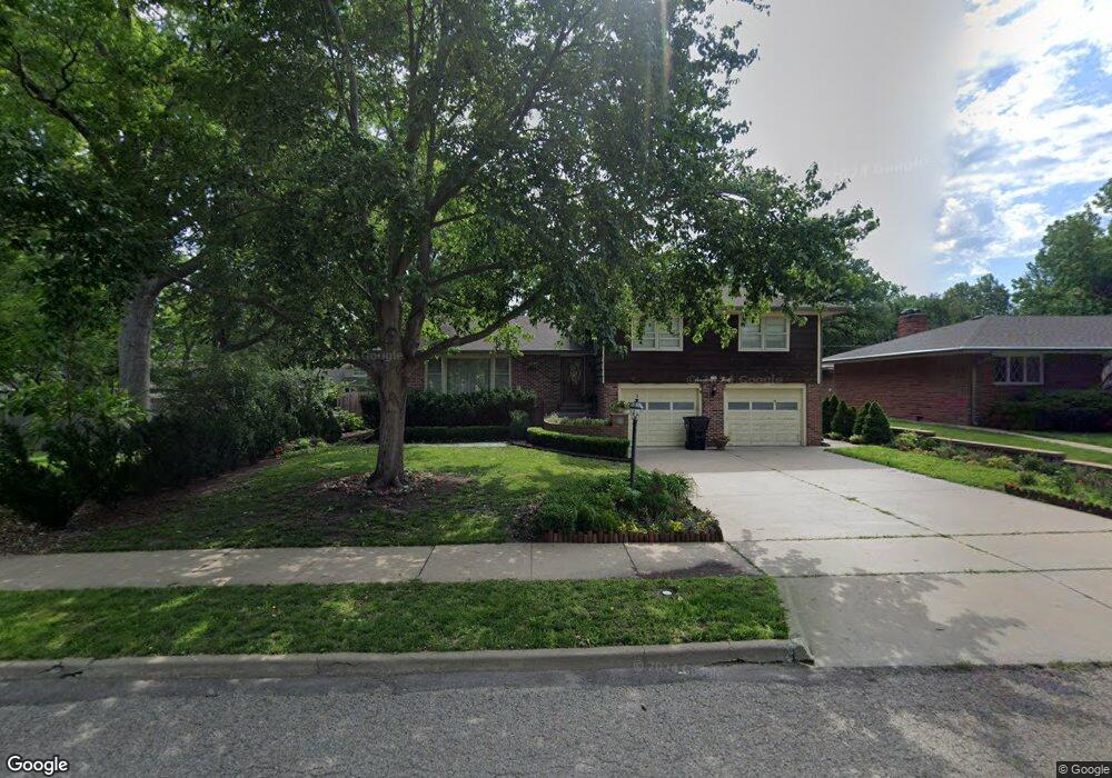 1730 SW Collins Ave, Topeka, KS 66604 - photo 1