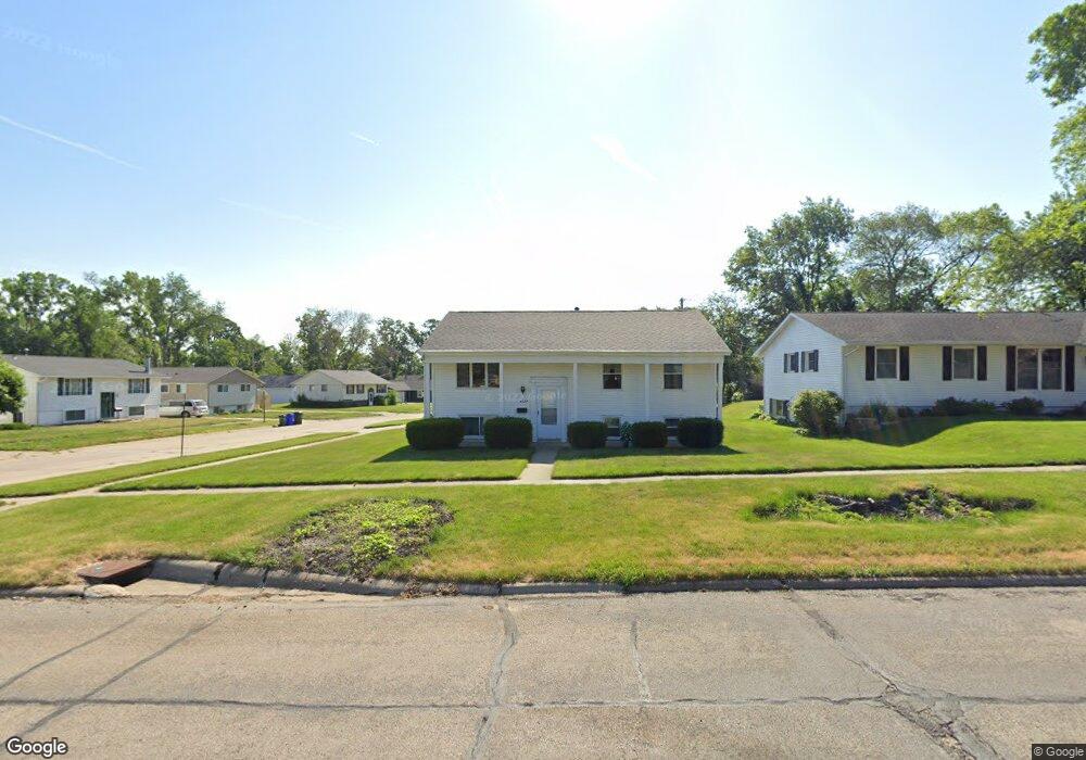 4724 Wenig Rd NE, Cedar Rapids, IA 52402 - photo 1