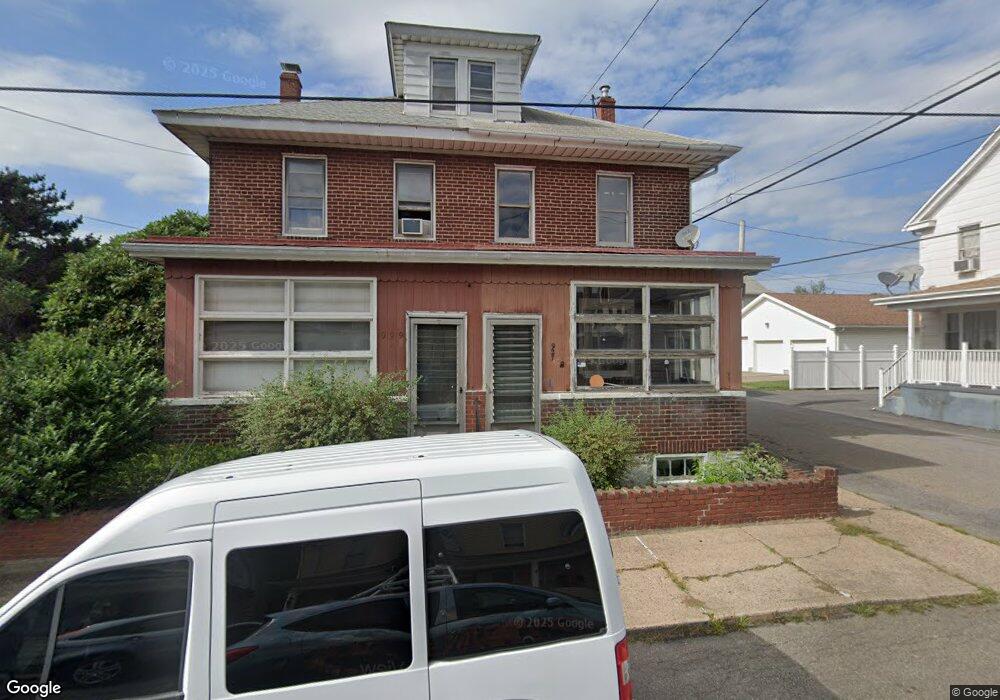 927 W 2nd St, Hazleton, PA 18201 - photo 1