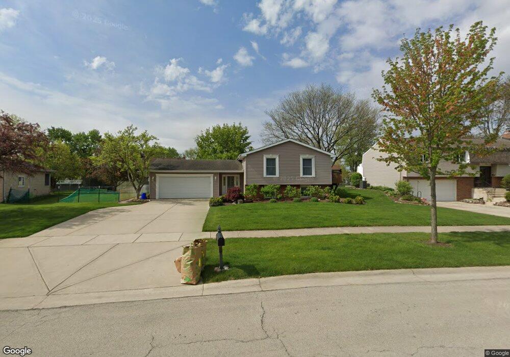 1552 Groton Ln, Wheaton, IL 60189 - photo 1