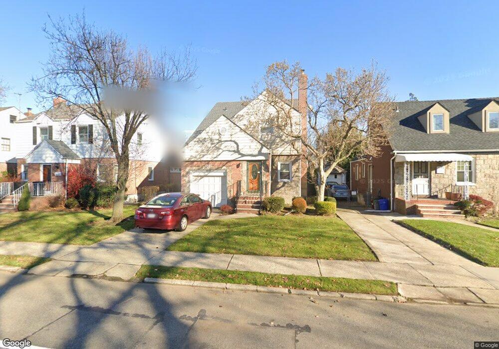 7519 173rd St, Fresh Meadows, NY 11366 - photo 1