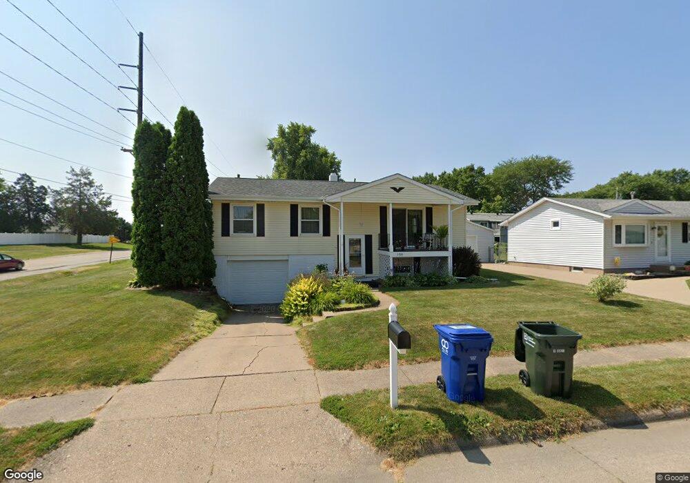 1705 W 69th St, Davenport, IA 52806 - photo 1