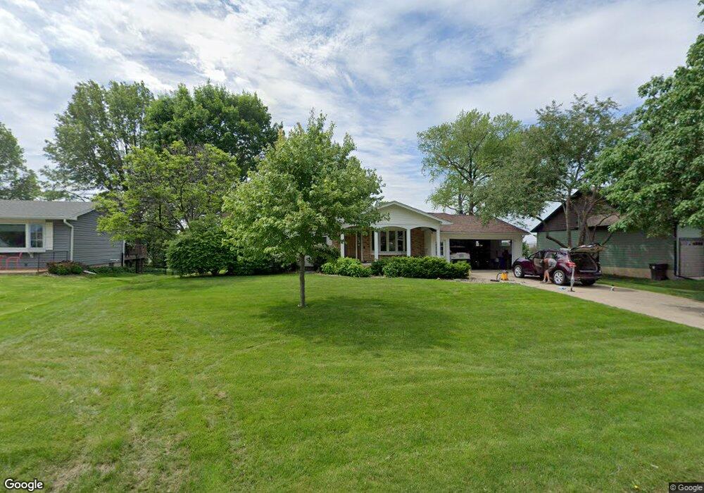 1915 Greenhill Dr, Cedar Falls, IA 50613 - photo 1