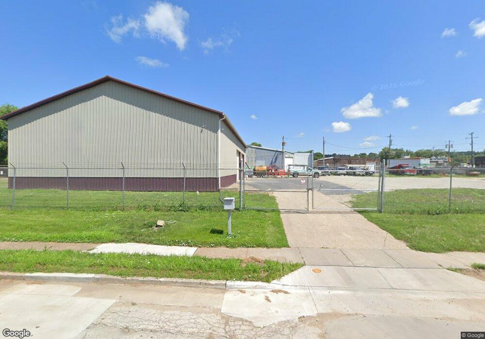 1738 W 2nd St, Davenport, IA 52802 - photo 1