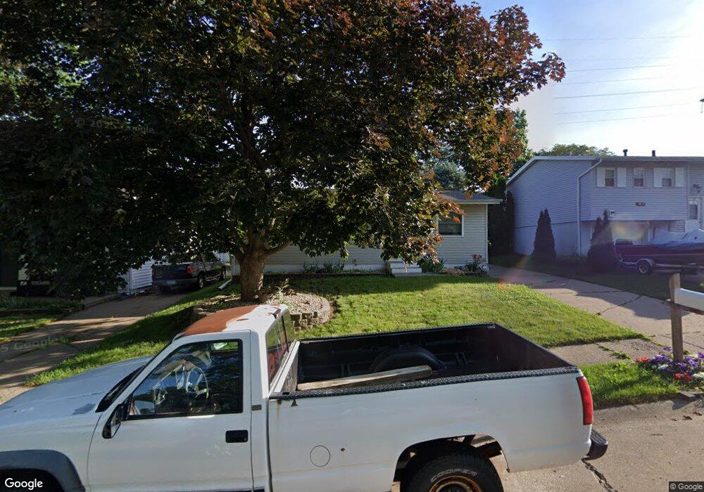 2424 W 59th St, Davenport, IA 52806 - photo 1