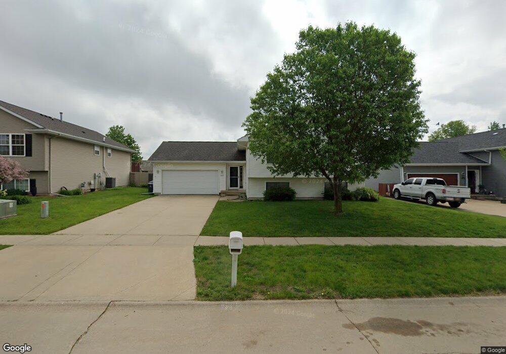 3501 Remington St SW, Cedar Rapids, IA 52404 - photo 1