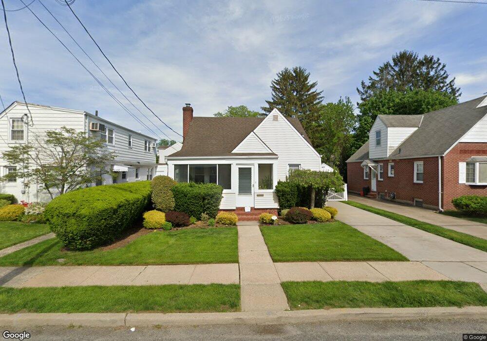 90 Euston Rd S, West Hempstead, NY 11552 - photo 1