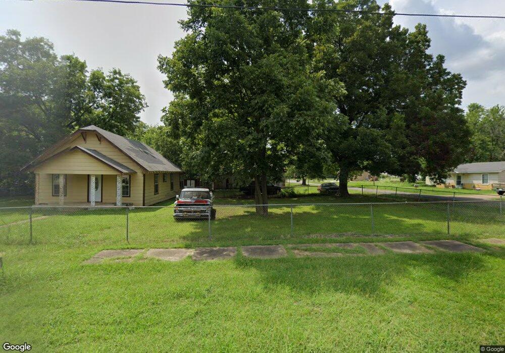 604 S E St, Hugo, OK 74743 - photo 1