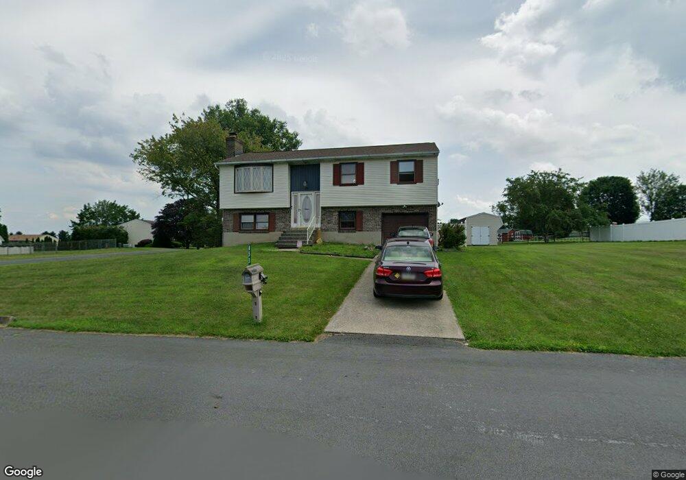 453 Blue Ridge Dr, Nazareth, PA 18064 - photo 1