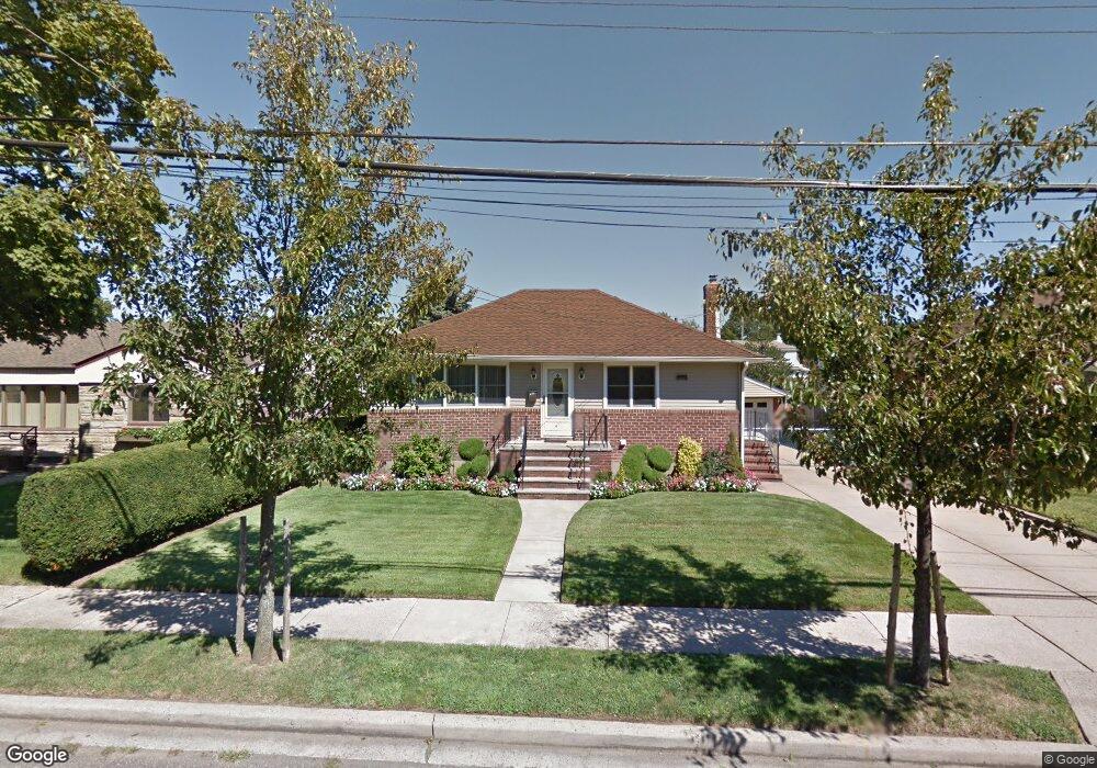 41 Doris Ave, Franklin Square, NY 11010 - photo 1