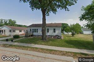 118 4th St, Carbon Cliff, IL 61239
