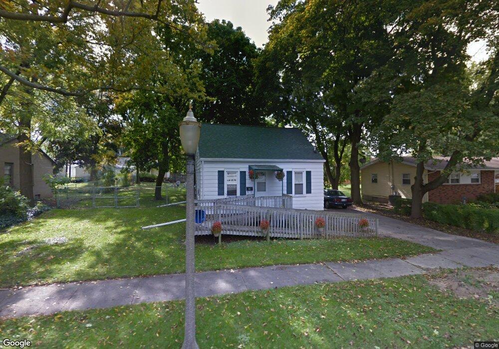 304 E Syringa Dr, Lansing, MI 48910 - photo 1