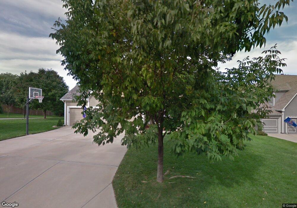 7628 Alden Rd, Shawnee, KS 66216 - photo 1