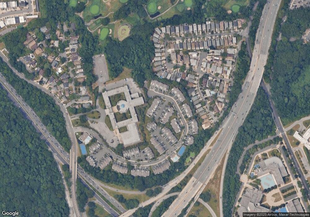 24131 Oak Park Dr unit 51C, Little Neck, NY 11362 - photo 1