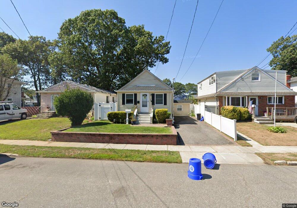 283 Deauville Blvd, Copiague, NY 11726 - photo 1