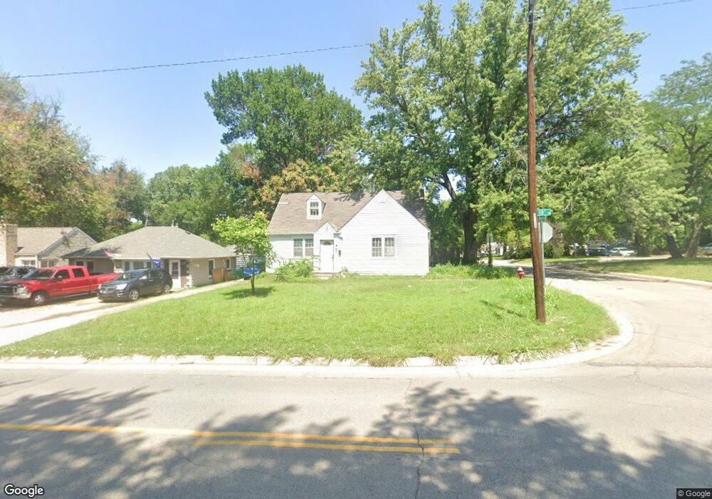 2400 SW 10th Ave, Topeka, KS 66604 - photo 1