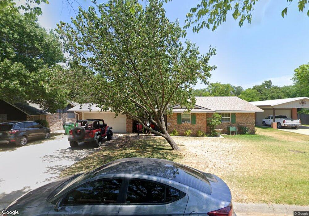 702 Melody Ln, Gainesville, TX 76240 - photo 1