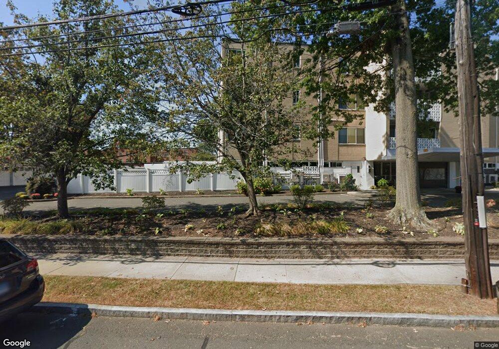 5 Bishop Rd unit 201, West Hartford, CT 06119 - photo 1