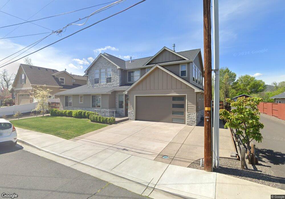 3243 Snowy Butte Ln, Central Point, OR 97502 - photo 1