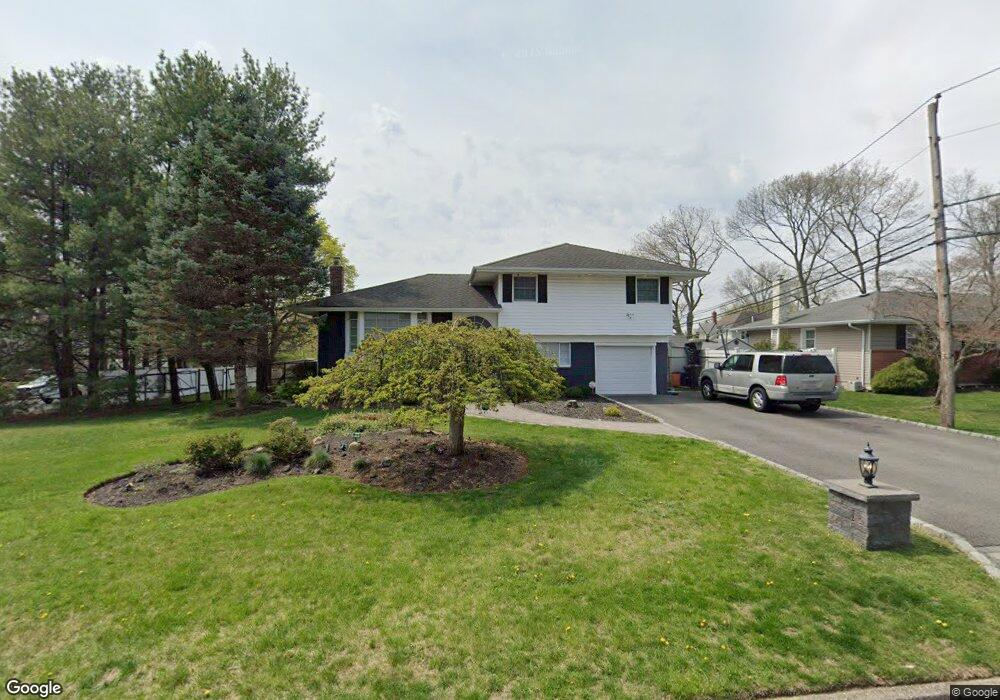 28 Gehrig St, ComMacK, NY 11725 - photo 1