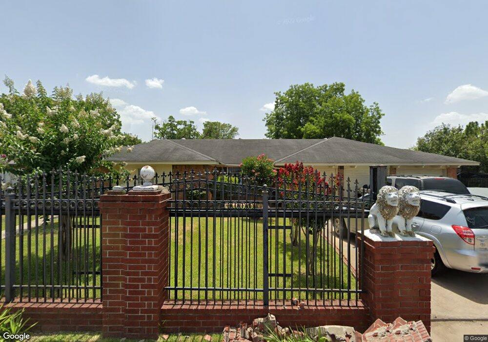 8339 Whitecastle Ln, Houston, TX 77088 - photo 1
