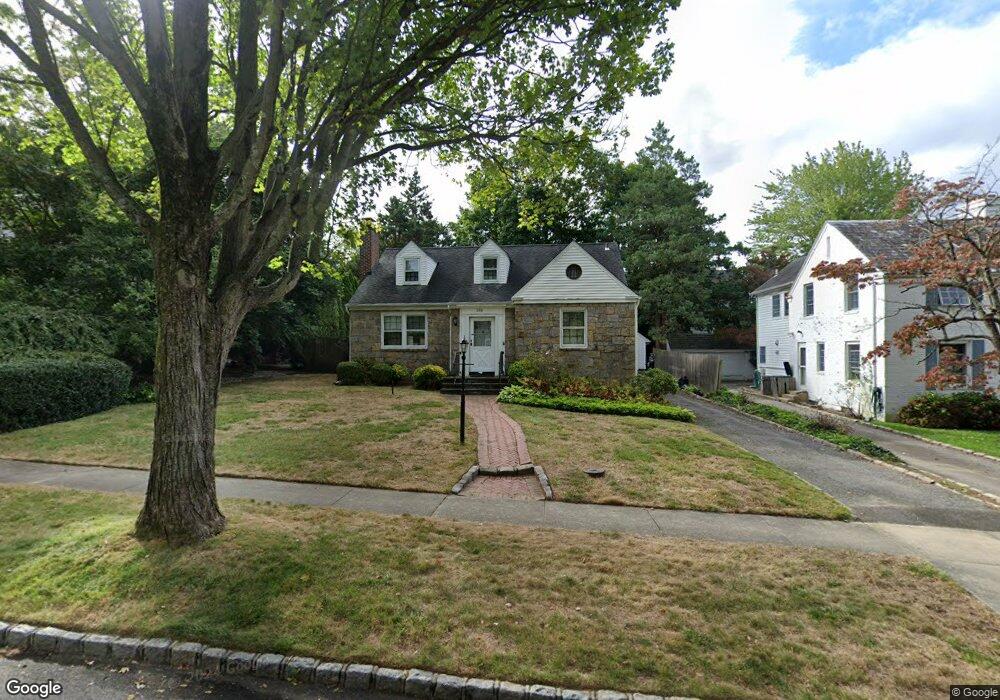 158 Overlook Ave, Great Neck, NY 11021 - photo 1