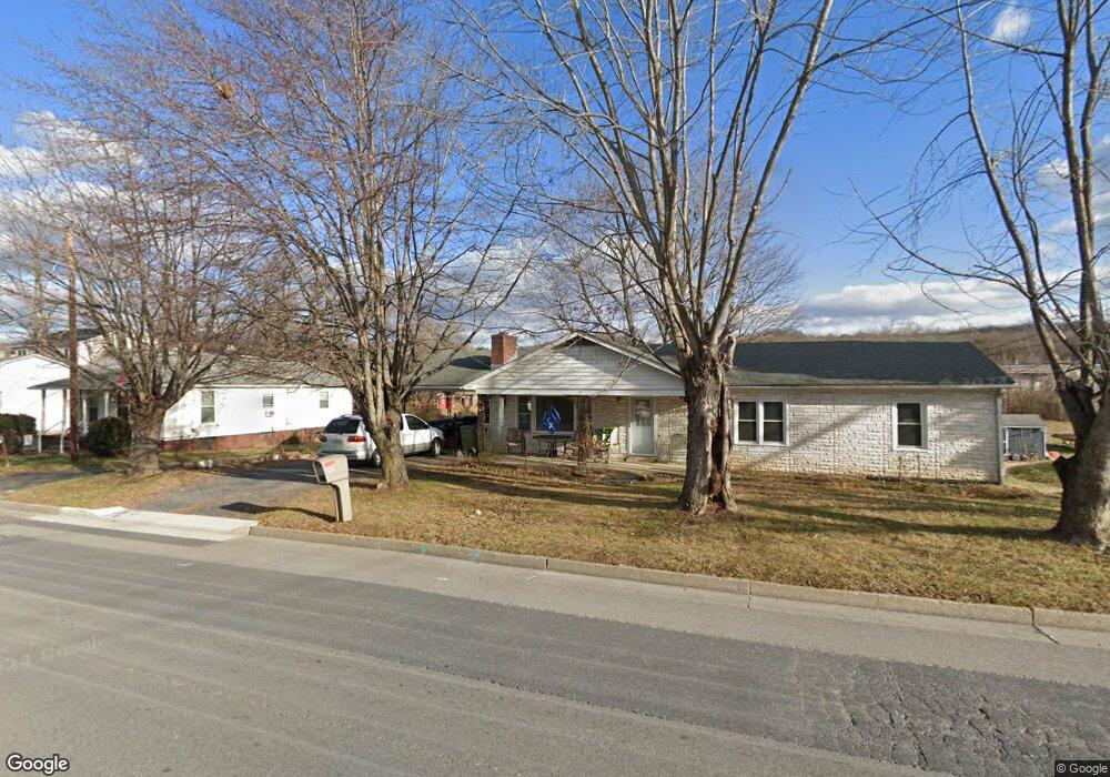 1628 N Delphine Ave, Waynesboro, VA 22980 - photo 1