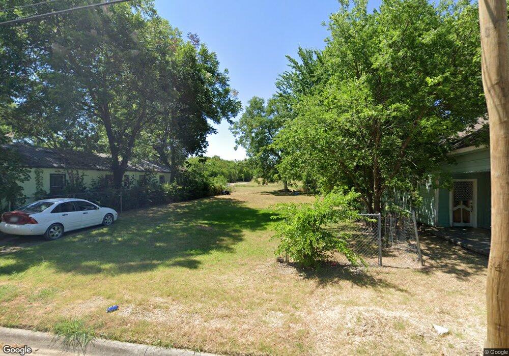 834 E Scott St, Gainesville, TX 76240 - photo 1