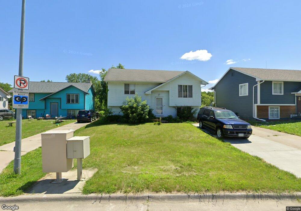 2435 SE 19th St, Des Moines, IA 50320 - photo 1