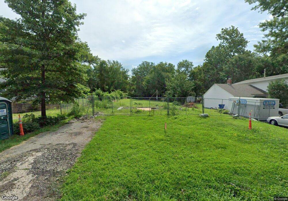 6121 Roger Dr, Shawnee, KS 66203 - photo 1