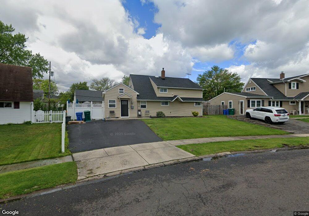 12 Roundabout Ln, Levittown, PA 19055 - photo 1