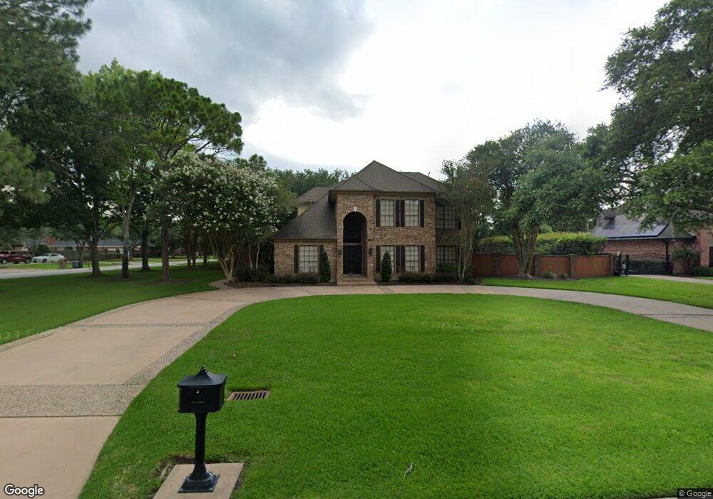 402 Carriage Creek Ln, Friendswood, TX 77546 - photo 1