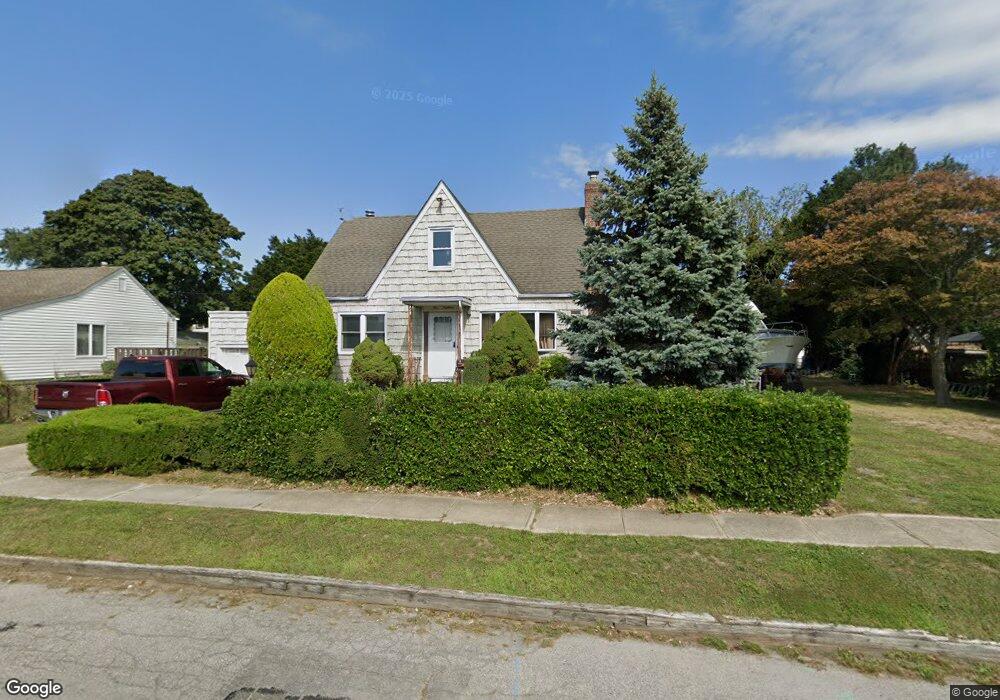118 Deauville Pkwy, Lindenhurst, NY 11757 - photo 1