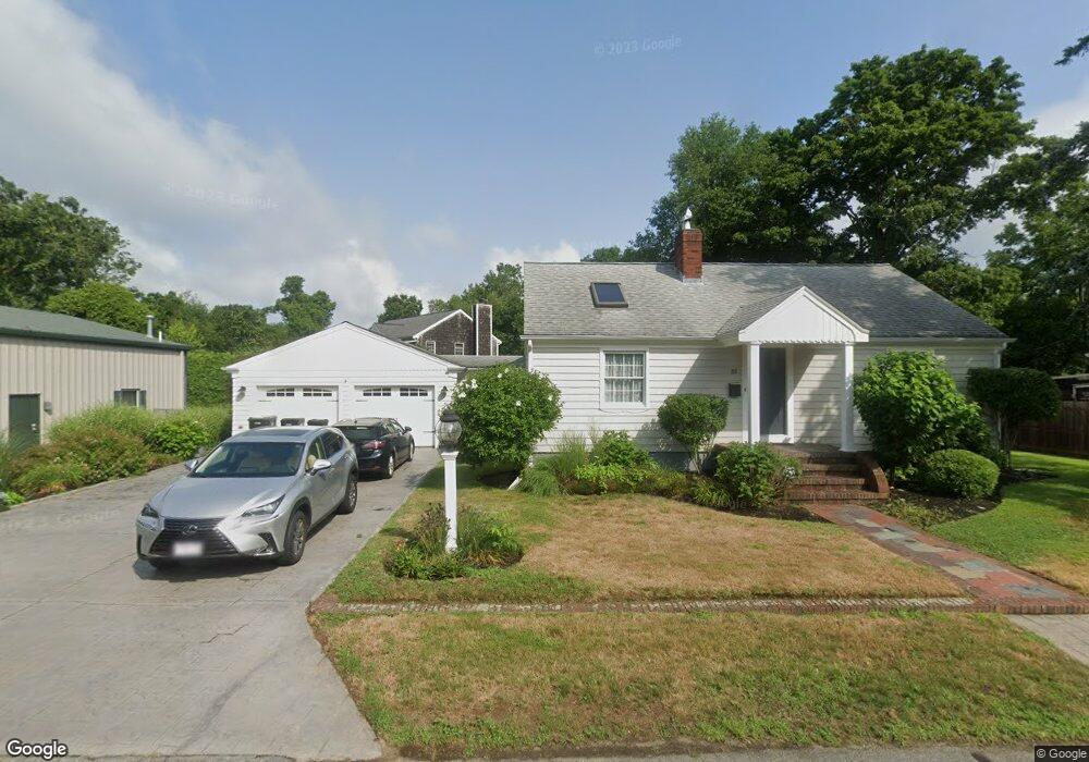 33 Davis St, South Dartmouth, MA 02748 - photo 1