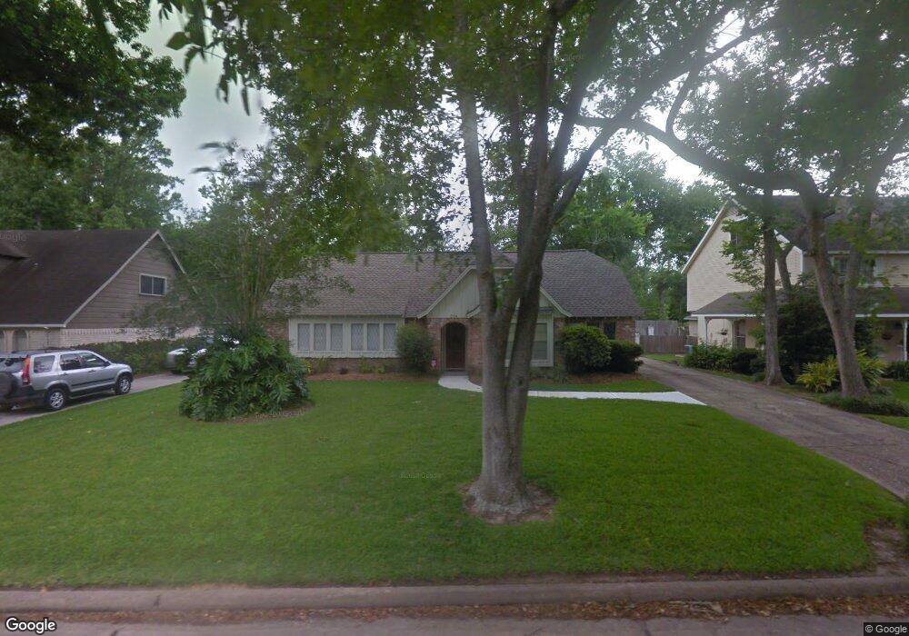 214 Saint Cloud Dr, Friendswood, TX 77546 - photo 1