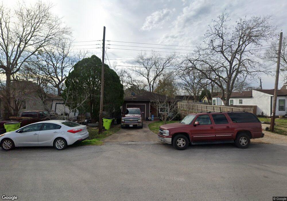 2008 Avenue C, Rosenberg, TX 77471 - photo 1
