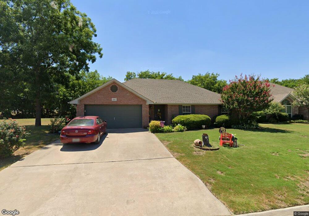 1107 Oxford Dr, Gainesville, TX 76240 - photo 1