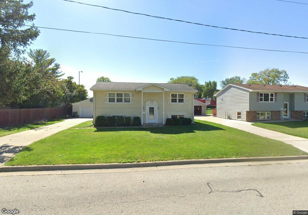 1220 Columbus Dr, Waterloo, IA 50702 - photo 1