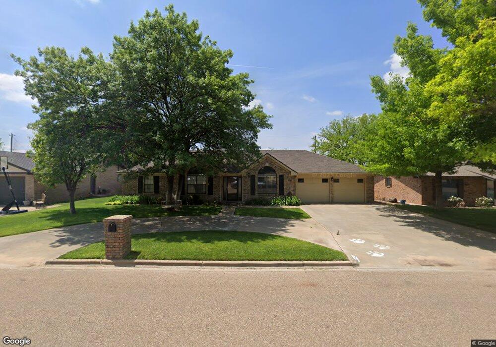 3411 Grandview Dr, Plainview, TX 79072 - photo 1