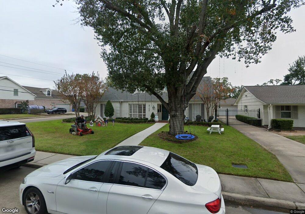 6166 Meadow Lake Ln, Houston, TX 77057 - photo 1