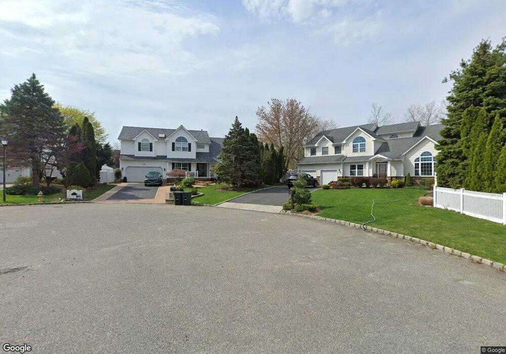 6 Peconic Ct, ComMacK, NY 11725 - photo 1