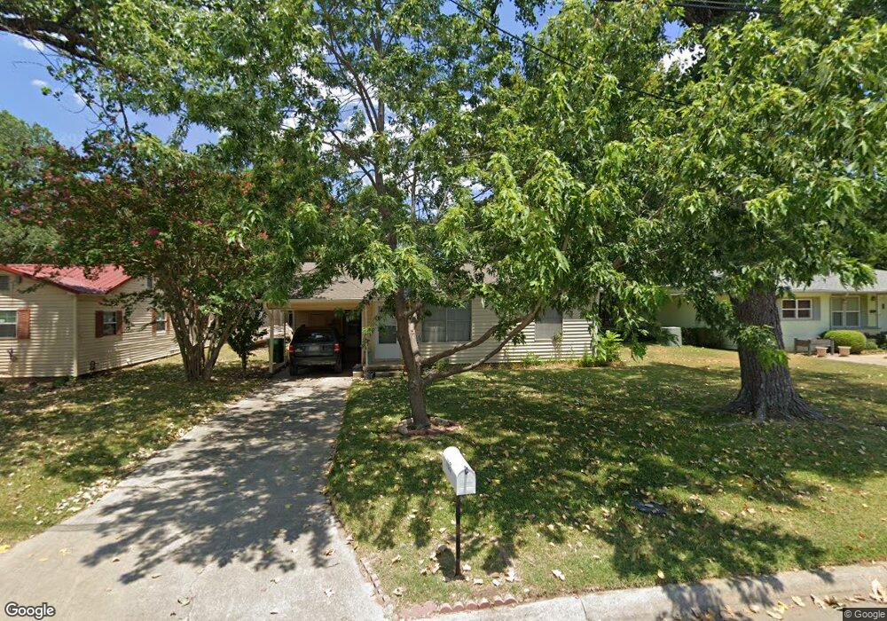 1603 Elizabeth St, Gainesville, TX 76240 - photo 1