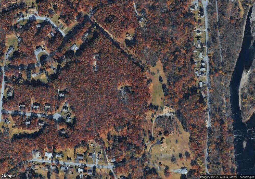 8515 Woodside Rd, Slatington, PA 18080 - photo 1