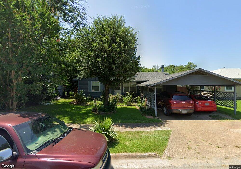 113 Leslie St, Bonham, TX 75418 - photo 1