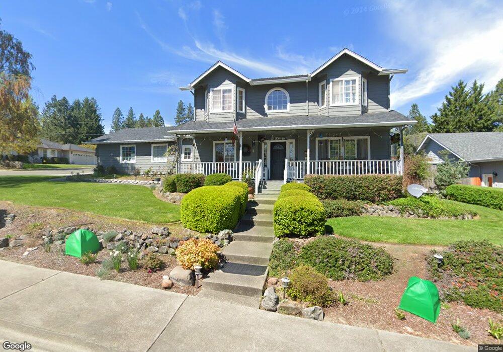 1036 NW Regent Dr, Grants Pass, OR 97526 - photo 1