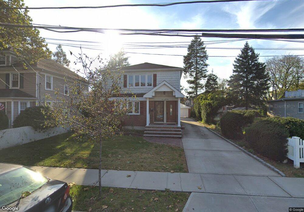 463 Horton Hwy, Williston Park, NY 11596 - photo 1