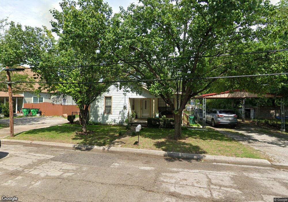 1114 N Weaver St, Gainesville, TX 76240 - photo 1