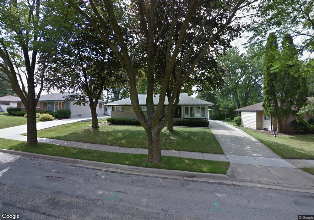 W151N8287 Thomas Dr, Menomonee Falls, WI 53051 - photo 1