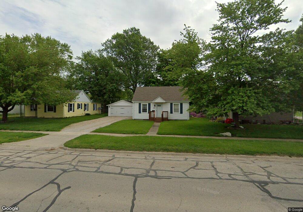 820 S 9th St, Mattoon, IL 61938 - photo 1